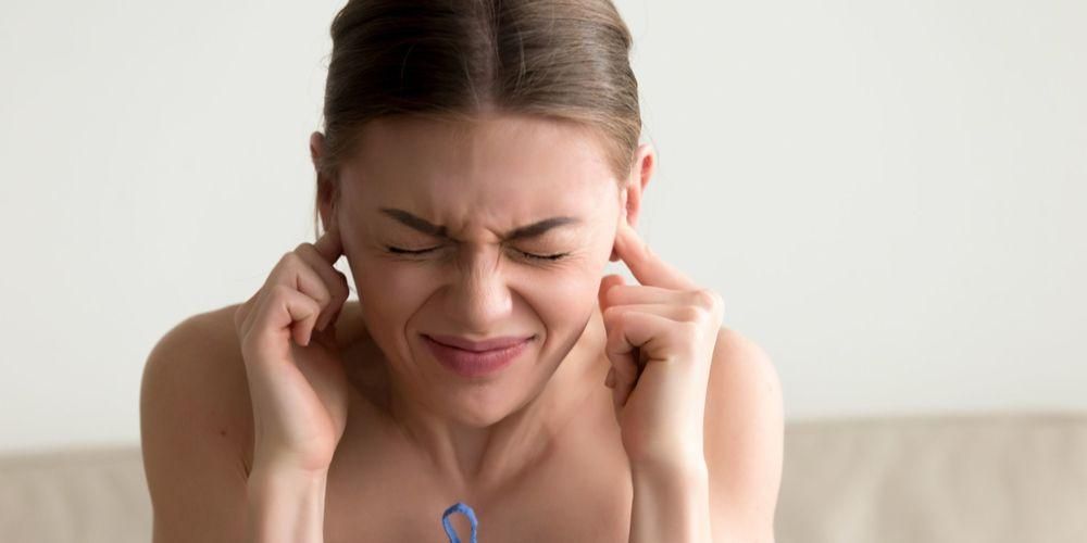 Apprenez à connaître 8 façons efficaces et sûres de surmonter les oreilles bouchées