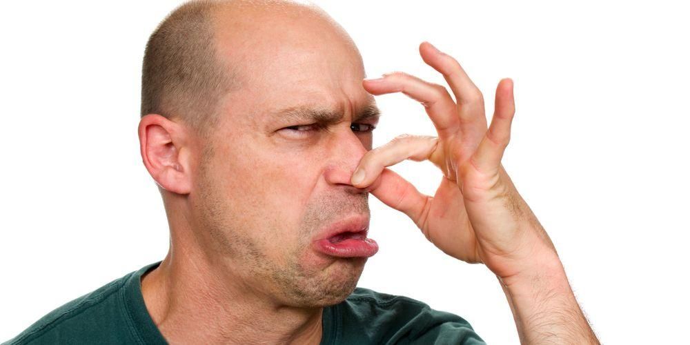9 causes d'un nez malodorant lors de la respiration