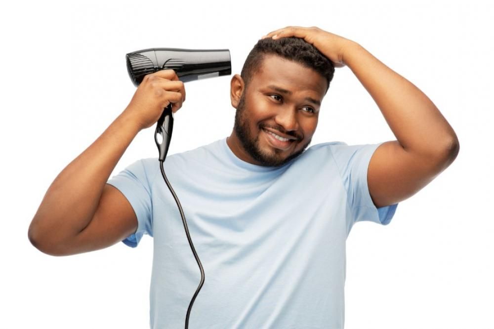 Okok és 9 módszer a száraz férfi haj leküzdésére