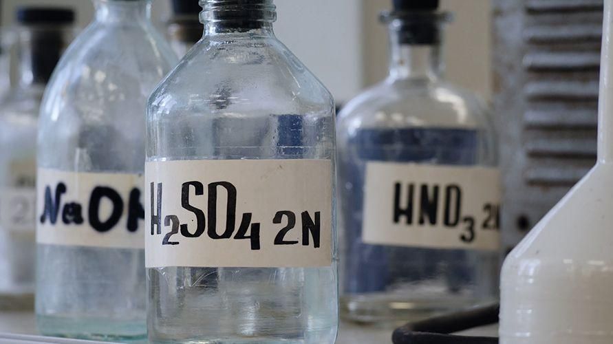 Acid sulfuric: Industria Primadona care trebuie tratată cu grijă