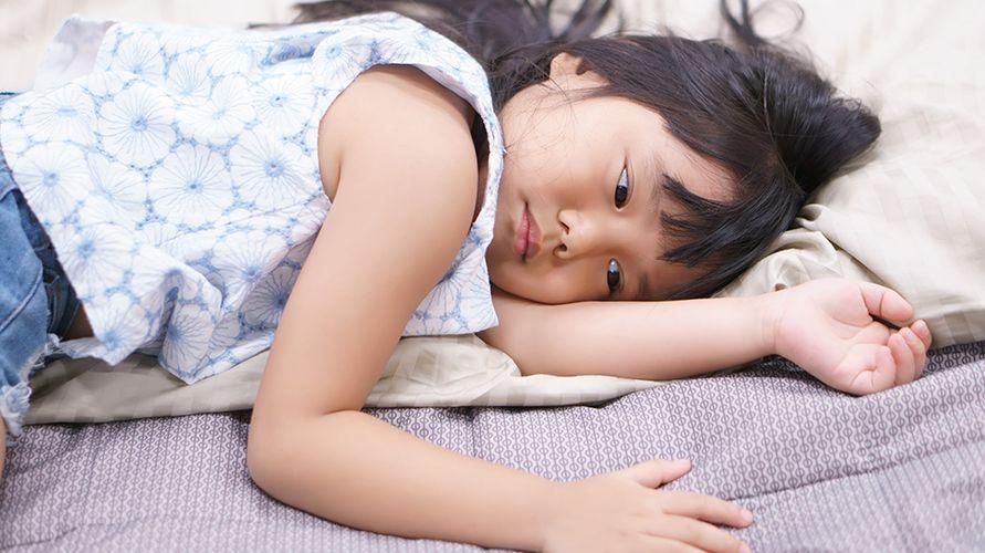 4 sposoby na pokonanie wymiotów z powodu przeziębienia, o których rodzice muszą wiedzieć