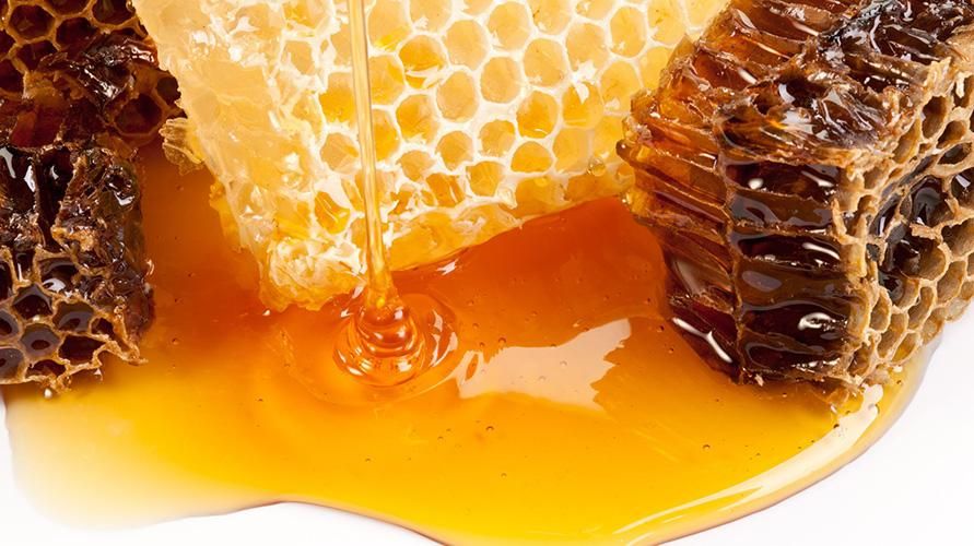 הכר 5 תופעות לוואי של דבש אם צורכים אותו יותר מדי