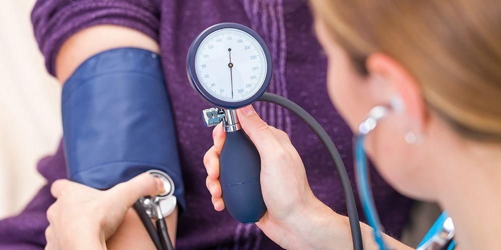 Hoe de bloeddruk veilig en effectief te verhogen?