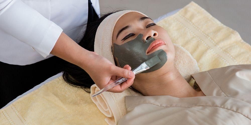 자연 요법에서 의료 요법까지 얼굴 주름을 없애는 15가지 방법