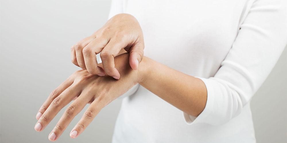 5 Ursachen für juckende Finger und wie man sie behandelt