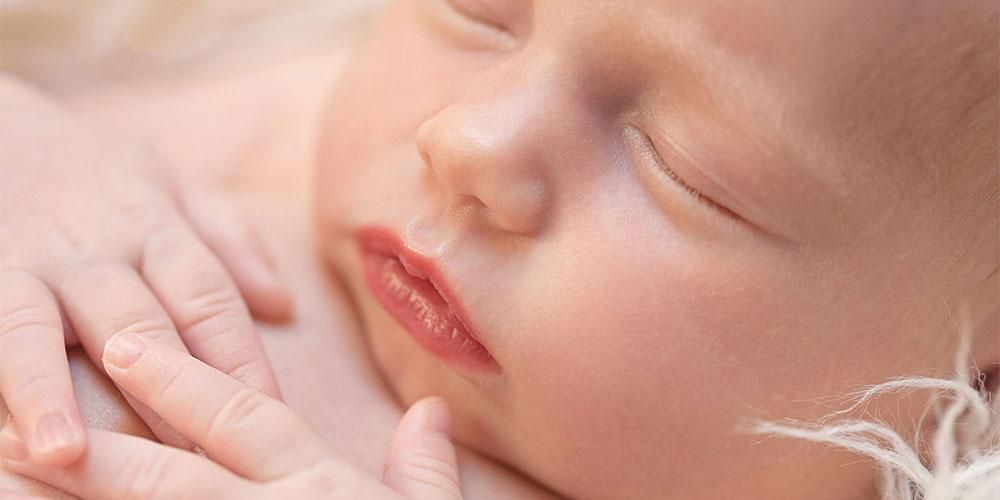 Білі дитячі губи, як пухирі та незручне грудне вигодовування, в чому причина?