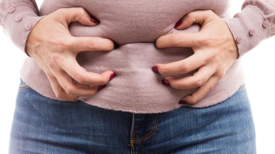 Causes de l'estomac distendu après un accouchement par césarienne et normal, la mère doit savoir
