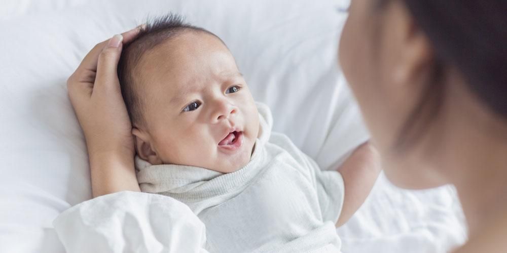 Faze razvoja beba u dobi od 0-12 mjeseci i čimbenici koji na to utječu