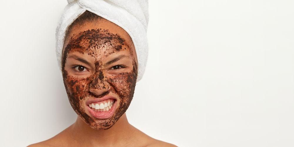6 דרכים ליצור קרצוף פנים טבעי להסרת תאי עור מתים