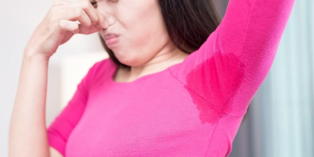 13 sätt att bli av med lukten i armhålan permanent