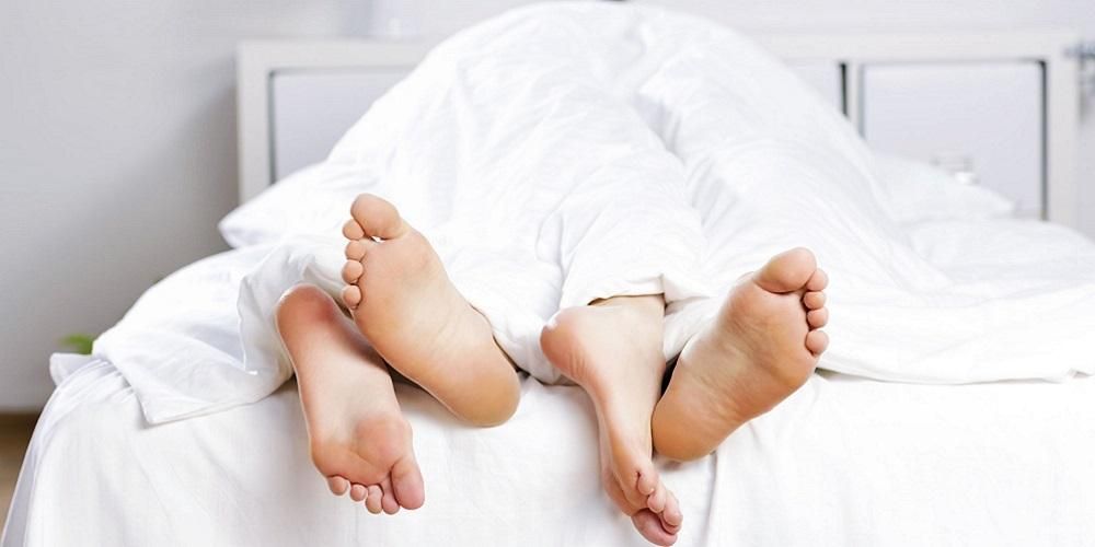 Apprenez à connaître les aides sexuelles qui peuvent augmenter l'excitation au lit
