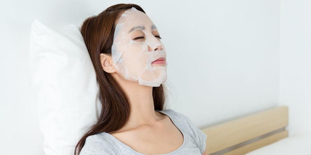 Переваги листових масок для краси обличчя та правильний спосіб використання