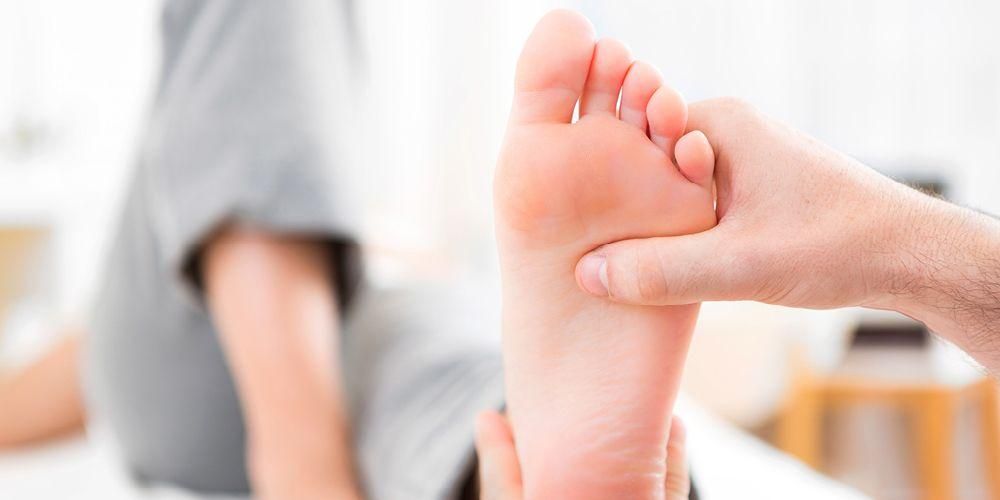 12 причин гарячих ніг, яких слід остерігатися
