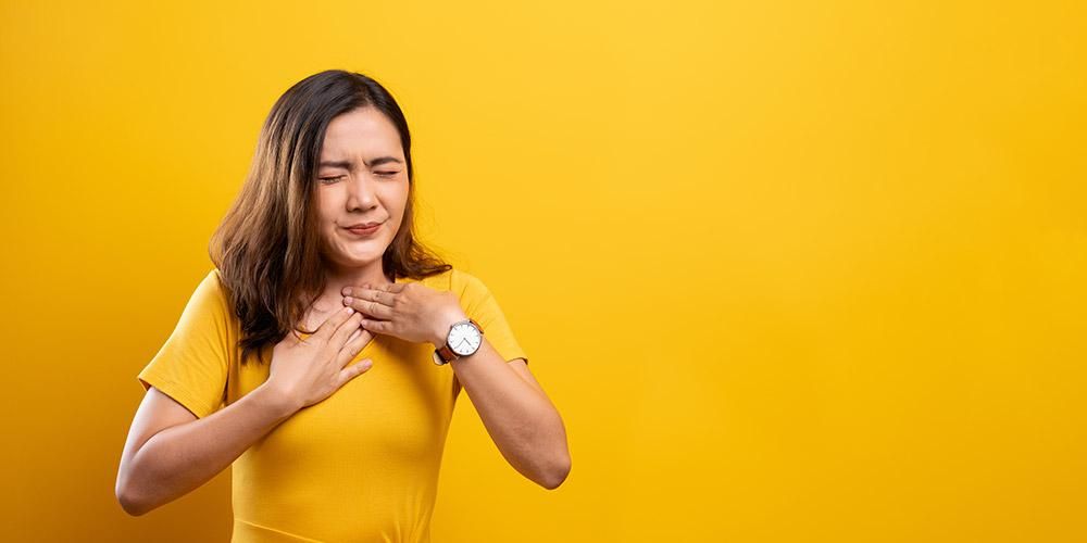 Cómo superar el dolor de garganta rápidamente: use miel con aceite de coco