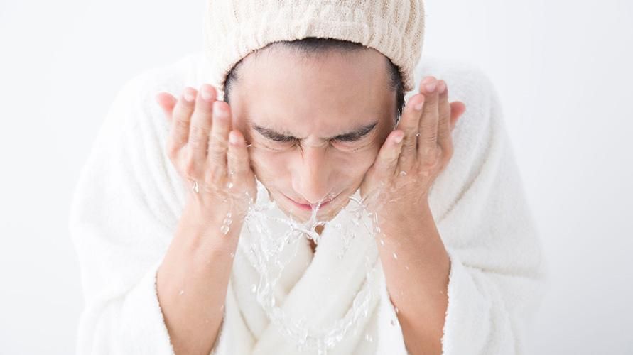 5 דרכים לבחור תרחיץ פנים לעור רגיש