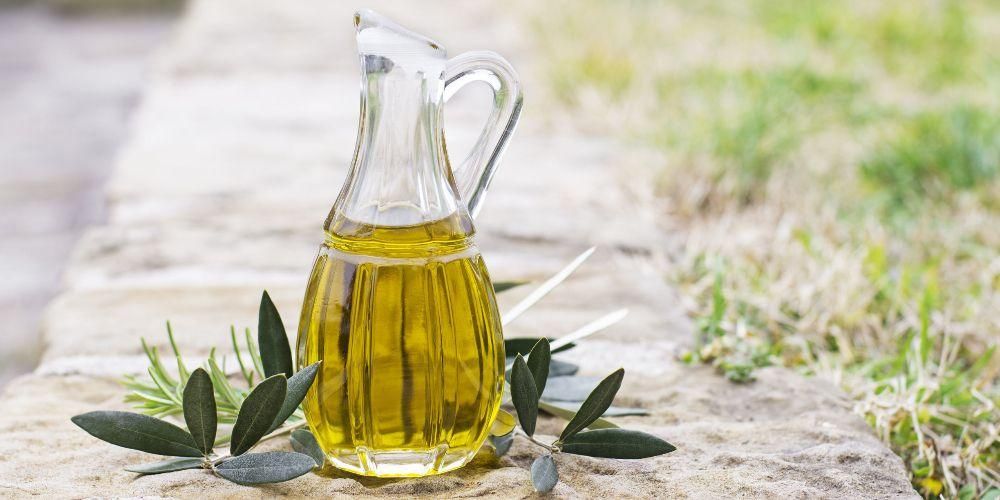 Преимущества оливкового масла для губ и способы его использования