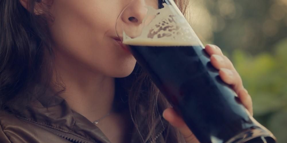 Donker betekent niet meer alcoholisch, dit zijn de gezondheidsvoordelen van zwart bier