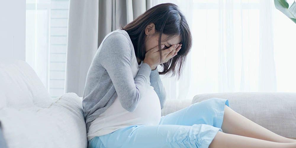 Почему беременные чувствительны и легко плачут?