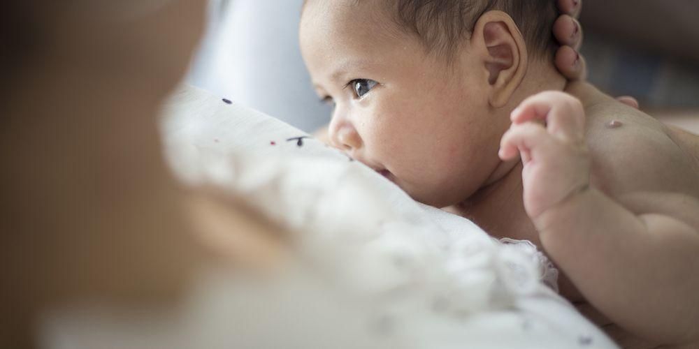 아이가 젖을 뗐을 때 모유 수유를 중단하는 7가지 방법