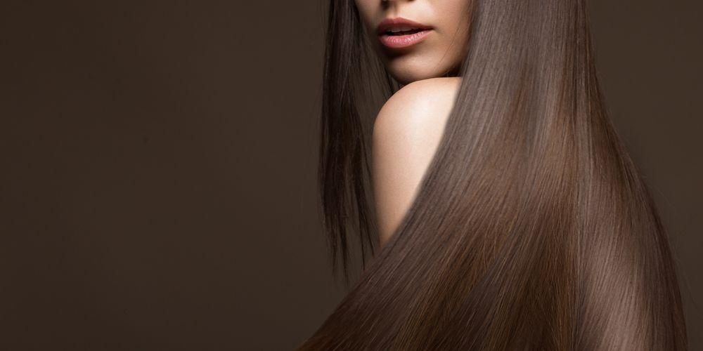 16 sposobów na wygładzenie włosów od codziennej pielęgnacji po naturalne składniki