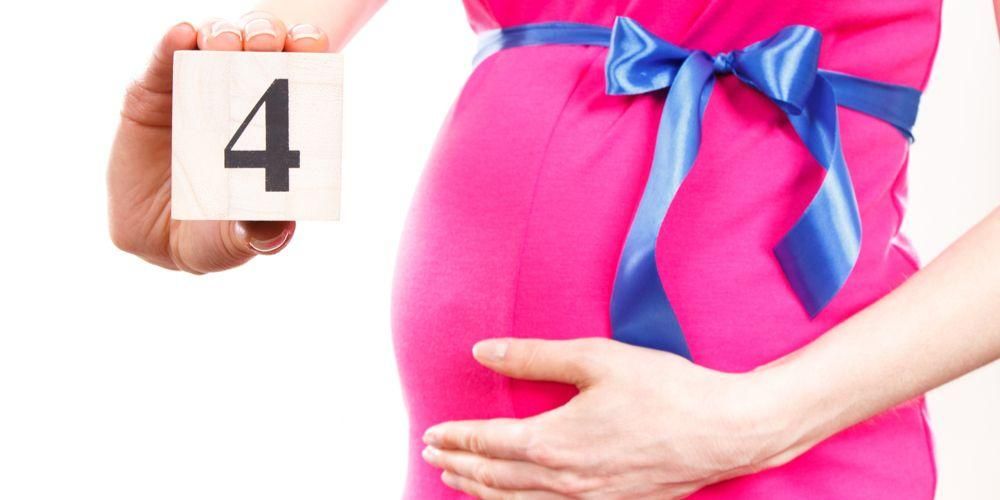 Dies ist das Zeichen für ein 4 Monate altes Baby in einer gesunden Gebärmutter