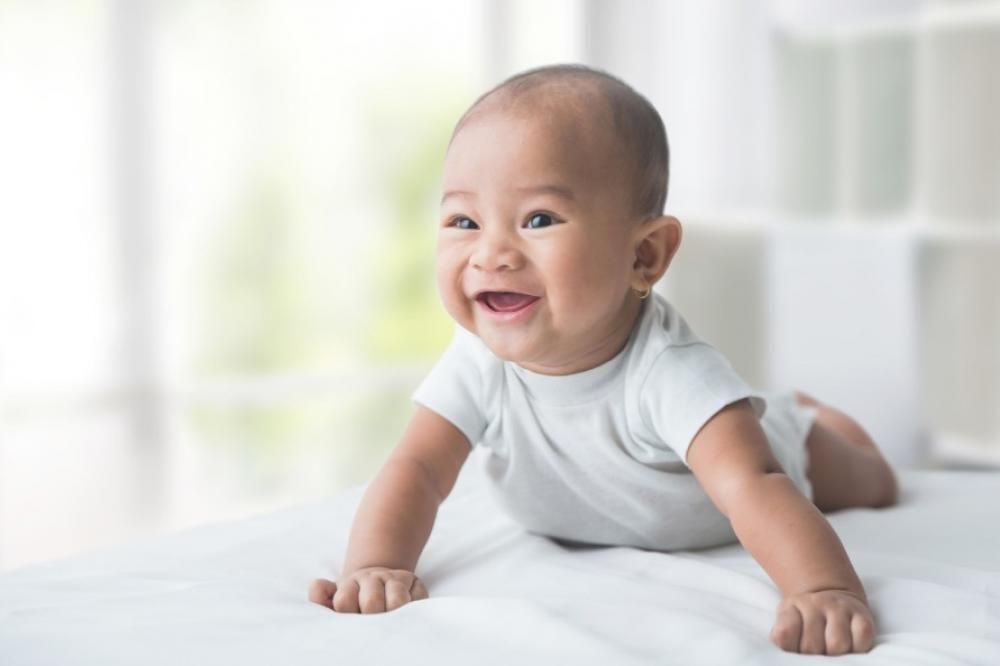 Hier ist die Entwicklung gesunder Babyaugen vom Neugeborenen bis zum ersten Lebensjahr