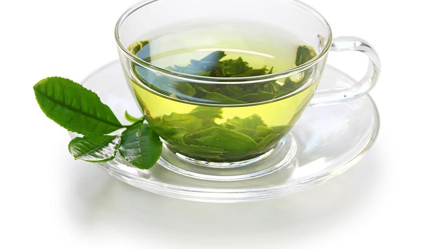 A zöld tea lefekvés előtti ivásának előnyei és mellékhatásai