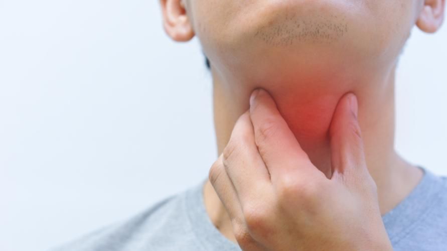 9 causes du mal de gorge jusqu'à l'oreille et des moyens efficaces de le traiter