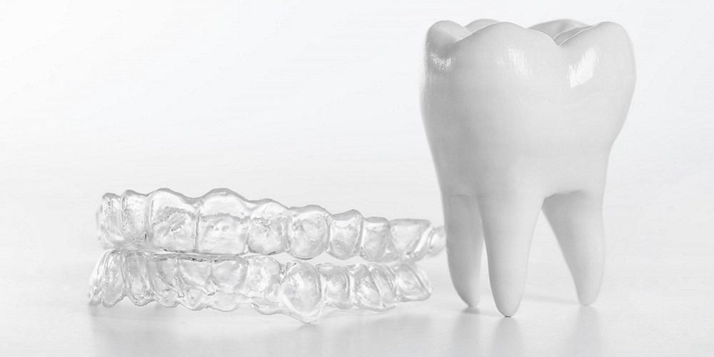 Ventajas y desventajas de los aparatos transparentes para enderezar los dientes