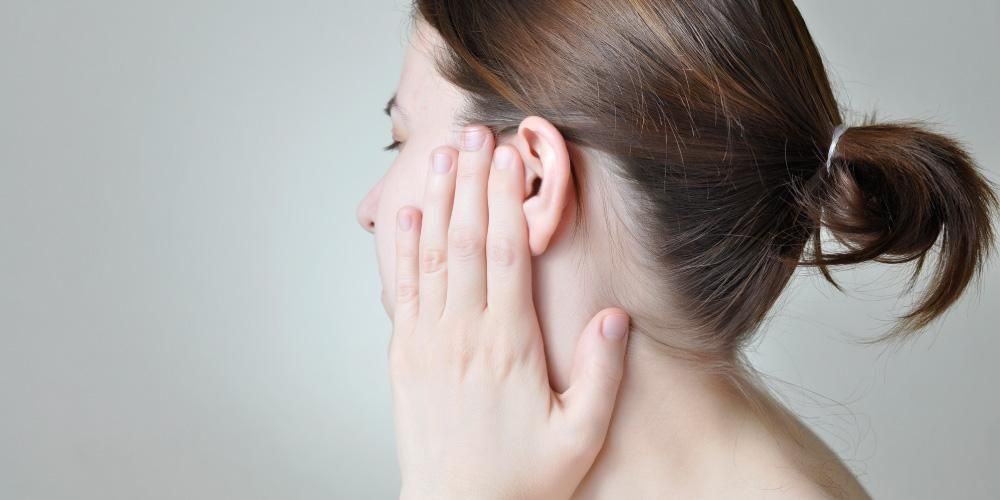 Ausmaß der Symptome einer Otitis externe oder äußere Ohrinfektion, die nicht ignoriert werden können