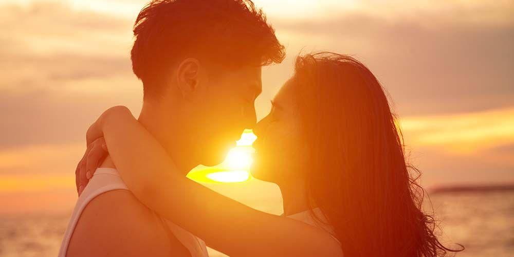 Познакомьтесь с различными романтическими и захватывающими способами целования губ