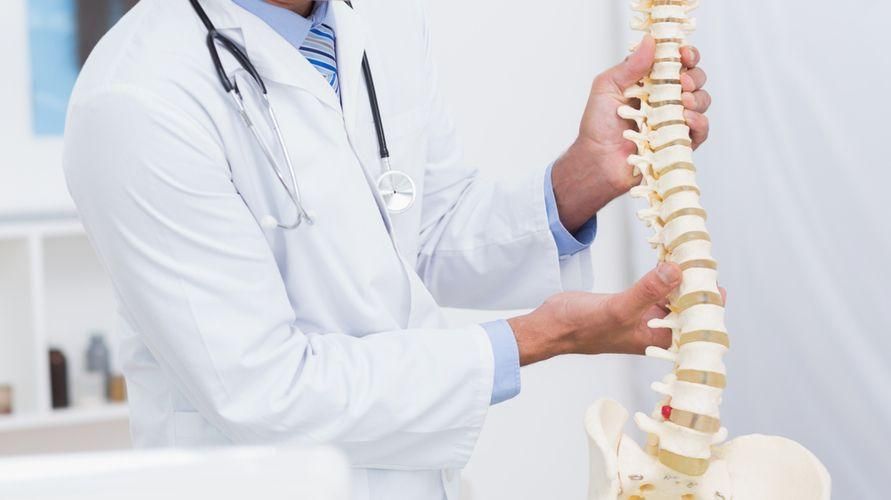 Apprendre à connaître le rôle des médecins orthopédistes, spécialistes des maladies osseuses