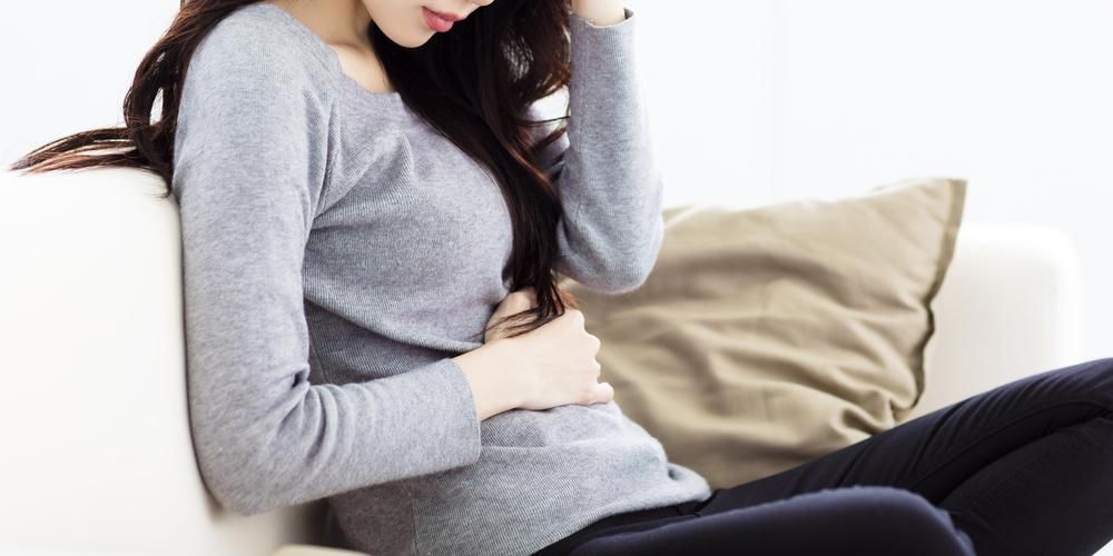 긍정적 인 임신이지만 월경 중, 일어날 수 있습니까? 의학적 설명입니다