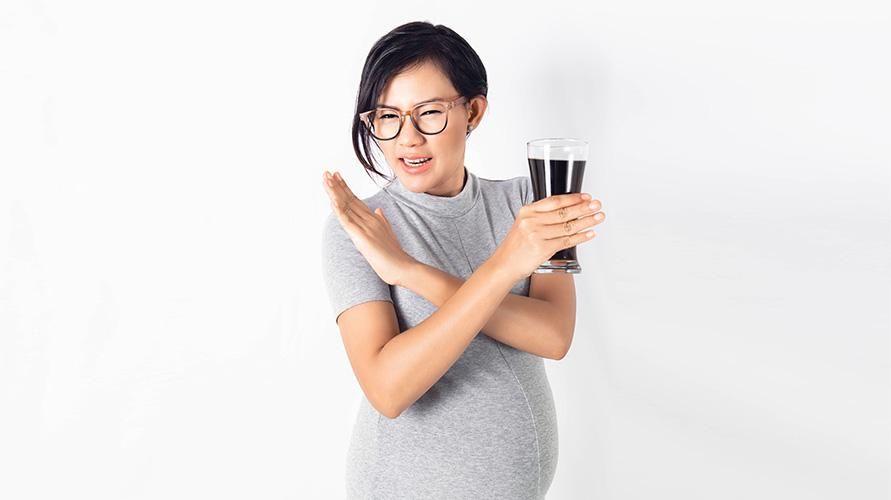 모유 수유 중인 엄마가 탄산음료를 마신다면 아기에게 어떤 영향을 미칠까요?