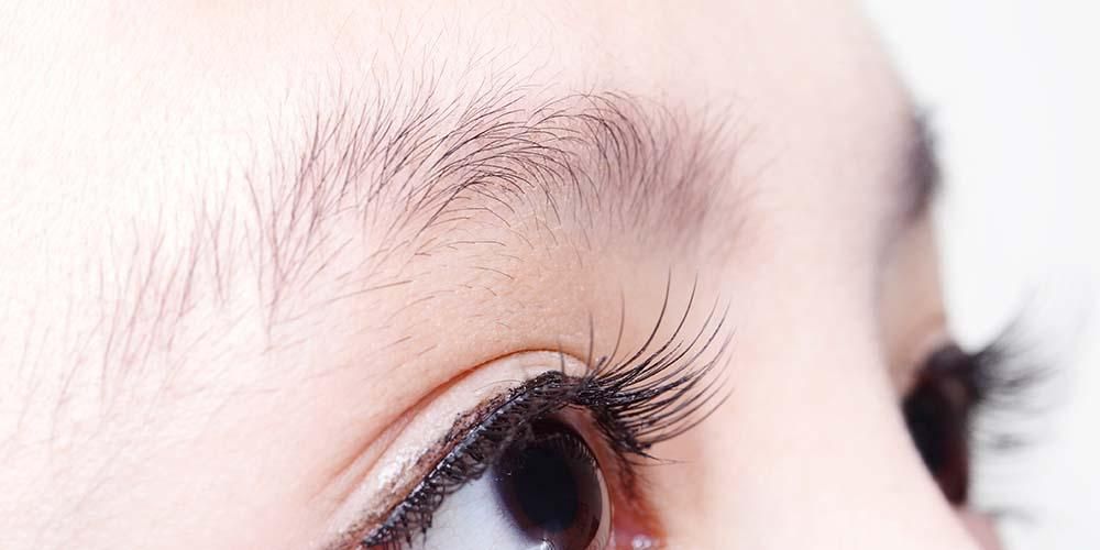 Reconnaître 17 causes de perte de sourcils que vous pourriez rencontrer