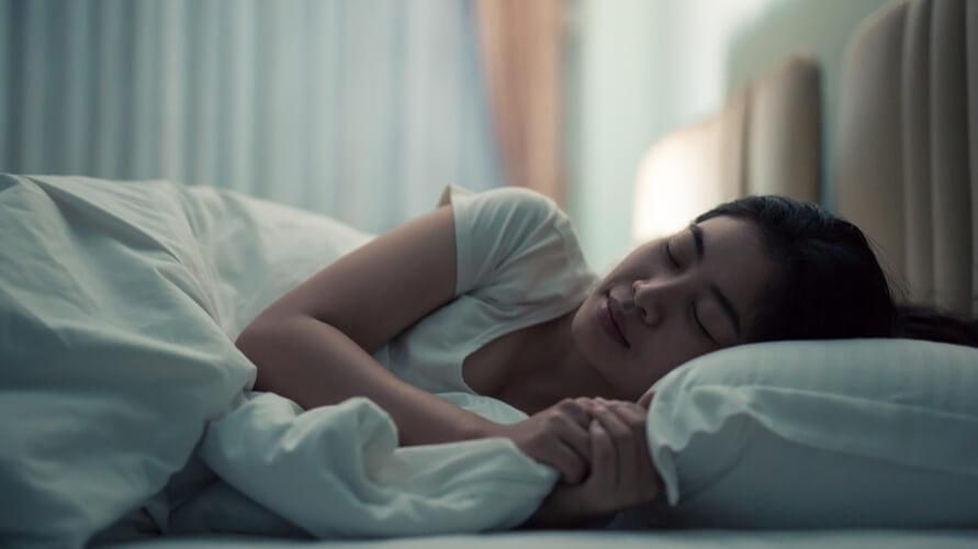 ¿Cuál es una buena posición para dormir para respirar?