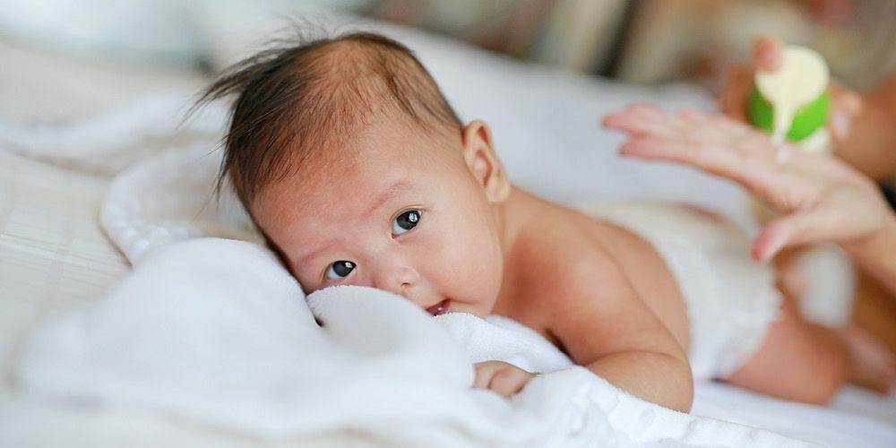 A száraz babaajkak aggodalomra adják a szülőket – 7 módszer a leküzdésére