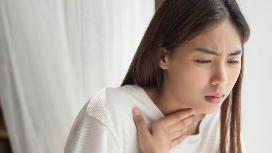 Cauzele petelor albe în gât și cum să le tratezi