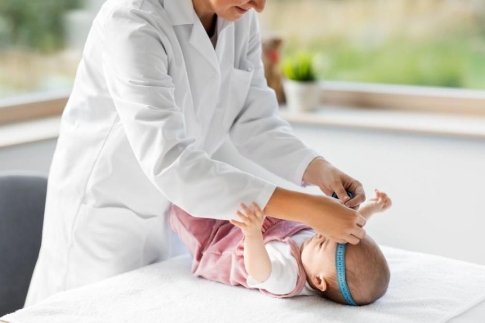 זיהוי התסמינים המוקדמים של הידרוצפלוס בתינוקות שניתן לזהות מאז הלידה
