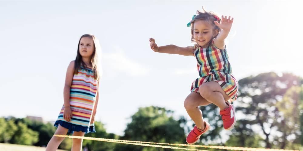8 יתרונות של משחק קפיצה בחבל לילדים פיזיים ונפשיים