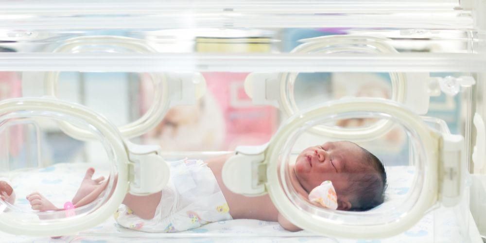 La función de la incubadora de bebés y cuándo debe usarla tu pequeño