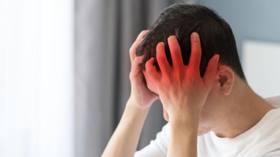 Cómo tratar los dolores de cabeza debidos a impactos y señales de peligro
