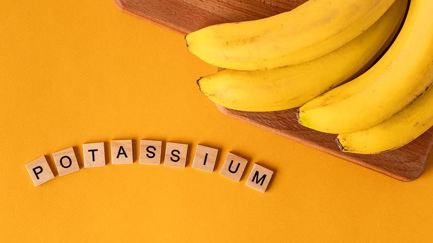 바나나뿐만 아니라 칼륨이 함유된 과일 목록입니다.