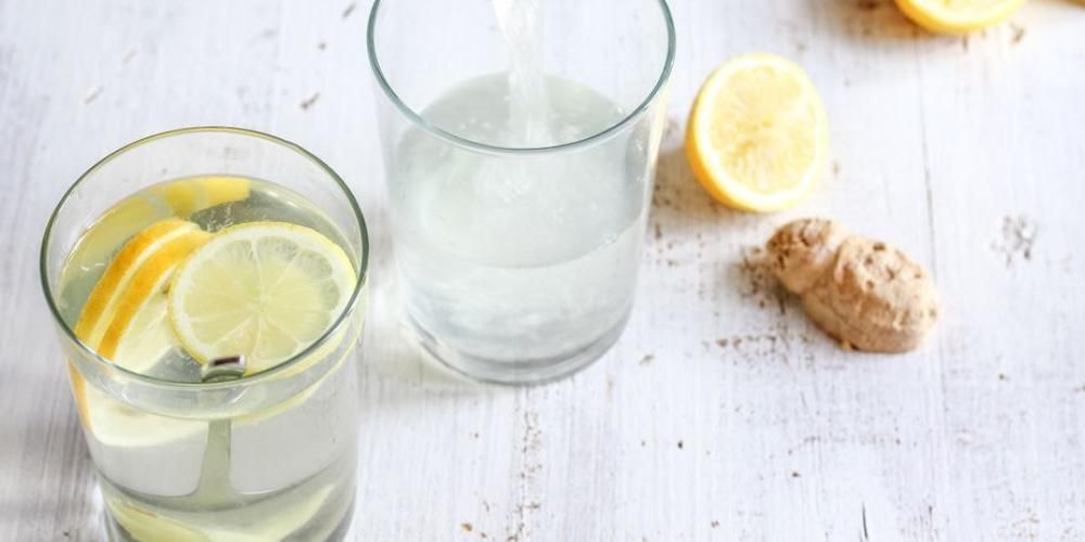 Korzyści z wody z cytryną dla zdrowia i jak to zrobić