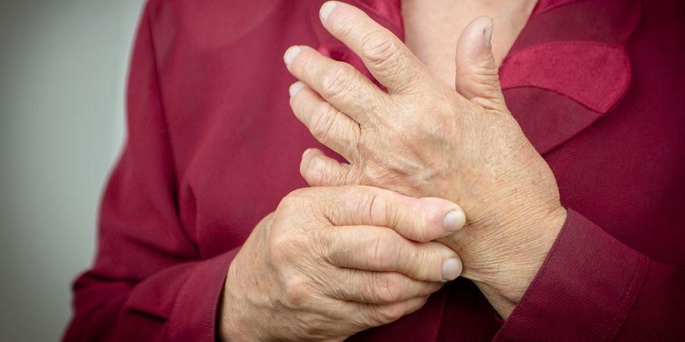 Ist es wahr, dass genetische Faktoren eine Rolle spielen, wenn Sie die Ursachen von Arthritis kennen?