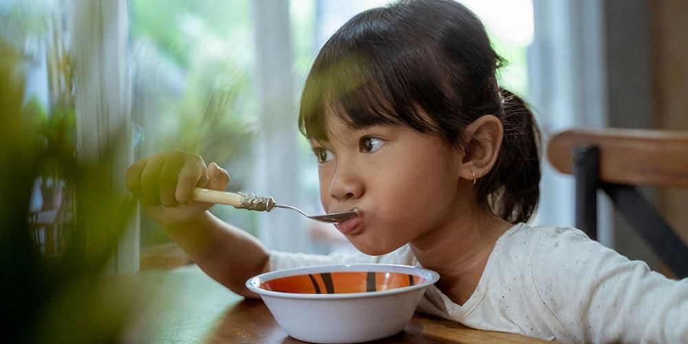 아기가 똑똑하게 성장할 수 있도록 건강한 유아용 식품 선택