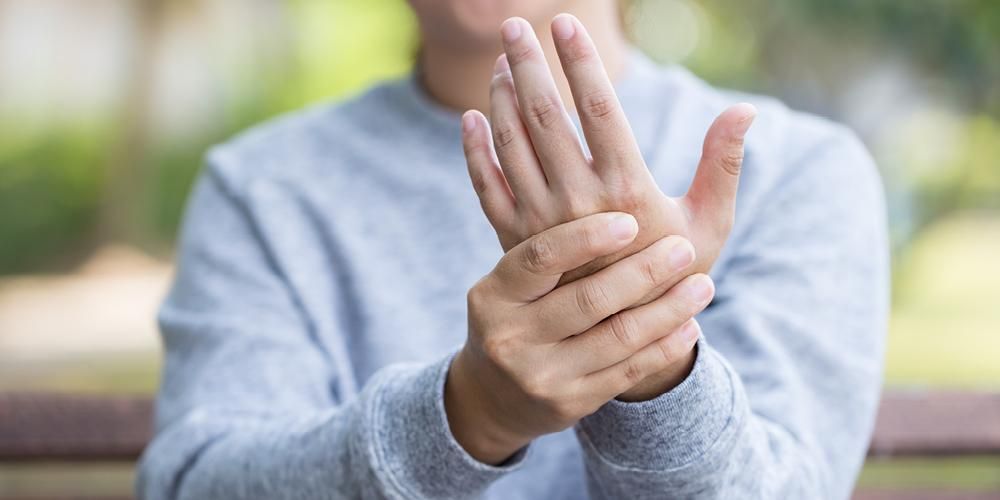 10 סיבות לגירוד בכפות הידיים וכיצד להתגבר עליה