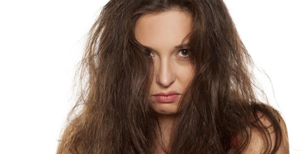 8 načina za opuštanje krute i krute kose koje možete isprobati kod kuće