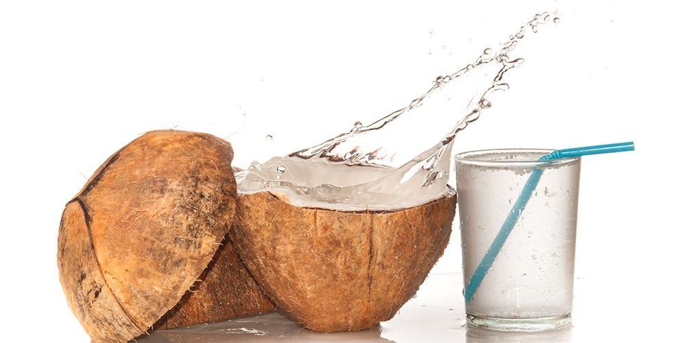 건강을 위한 어린 코코넛 물의 이점은 매우 풍부합니다.